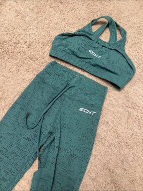 Echt Tempo Vision Legging Set Green/black
Top M
Pants XS
Worn for a photo shoot